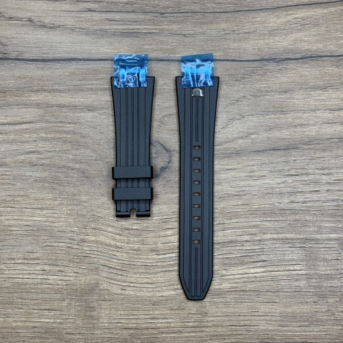 Ремешок для часов Maurice Lacroix AI1018 из каучука, черный, 23/18 Ремешок поставляется без застежки. Для установки ремешка подходят штифты ML536-005004.
Каучуковые ремешки идеально подходят для активного образа жизни. Они легче и теплее металлических браслетов, а ощущаются на руке как вторая кожа. Большое преимущество каучука в том, что он не боится воды. 
У нас присутствуют только высококачественные материалы и оригинальный товар от производителя. 

