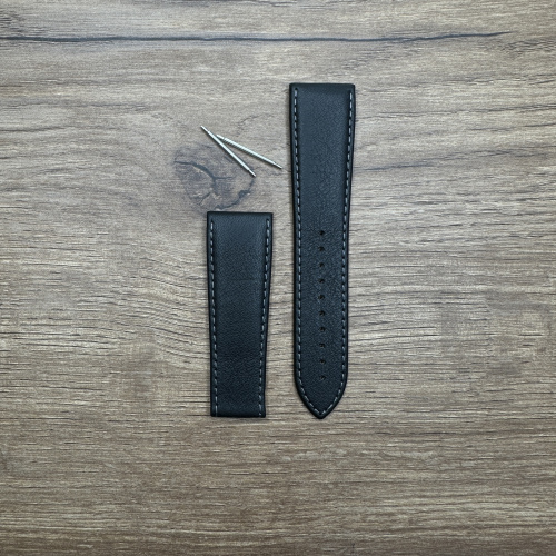 Ремешок для часов Oris из кожи теленка, черный Кожаные ремешки - стильные, надёжные и долговечные, способные составить достойную пару часам со стальным корпусом или часам из титана. Аксессуары из кожи не рекомендуется использовать в воде. У нас присутствуют только высококачественные материалы и оригинальный товар от производителя.