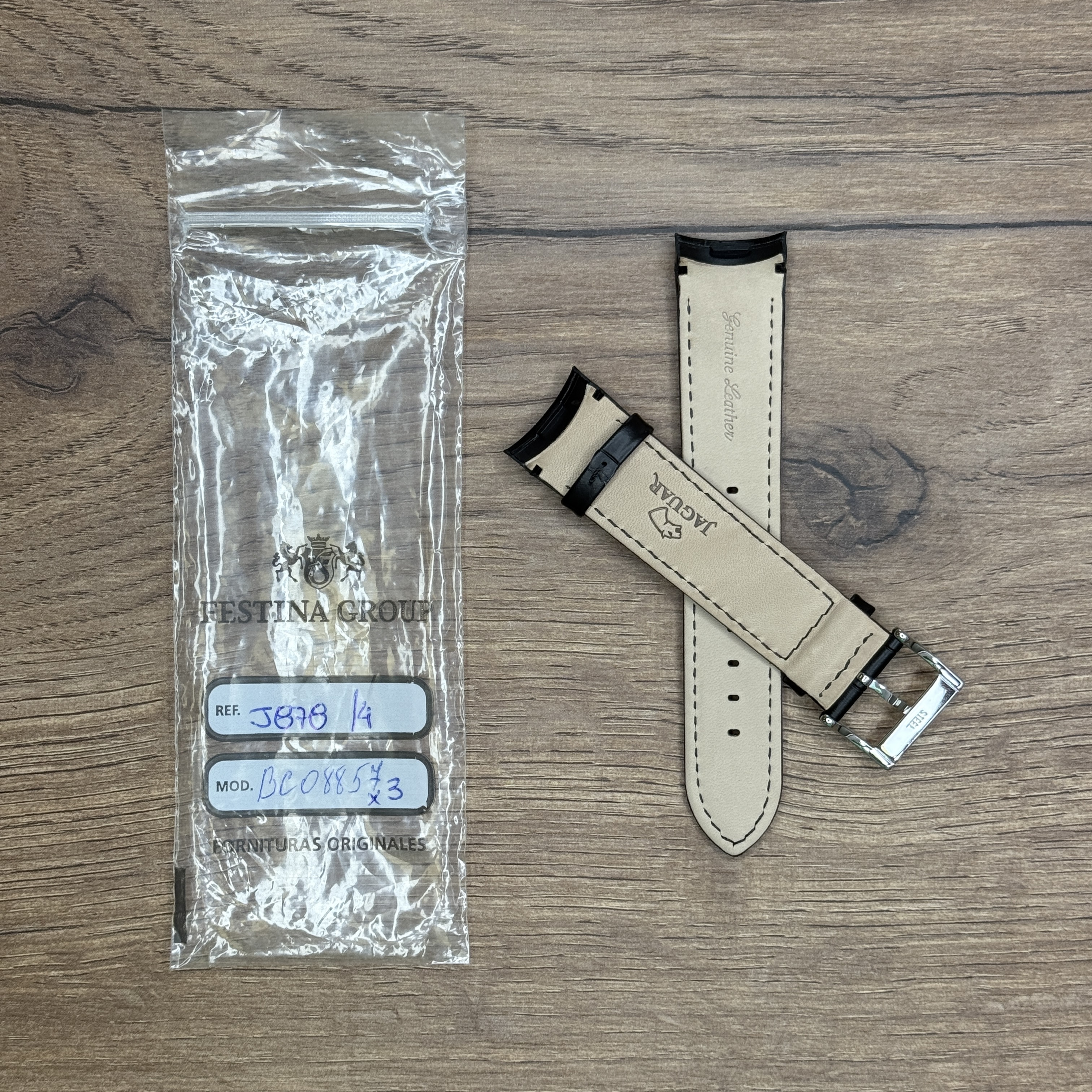 Ремешок для часов Jaguar из кожи теленка, черный, для J682 Кожаные ремешки - стильные, надёжные и долговечные, способные составить достойную пару часам со стальным корпусом или часам из титана. Аксессуары из кожи не рекомендуется использовать в воде. У нас присутствуют только высококачественные материалы и оригинальный товар от производителя.