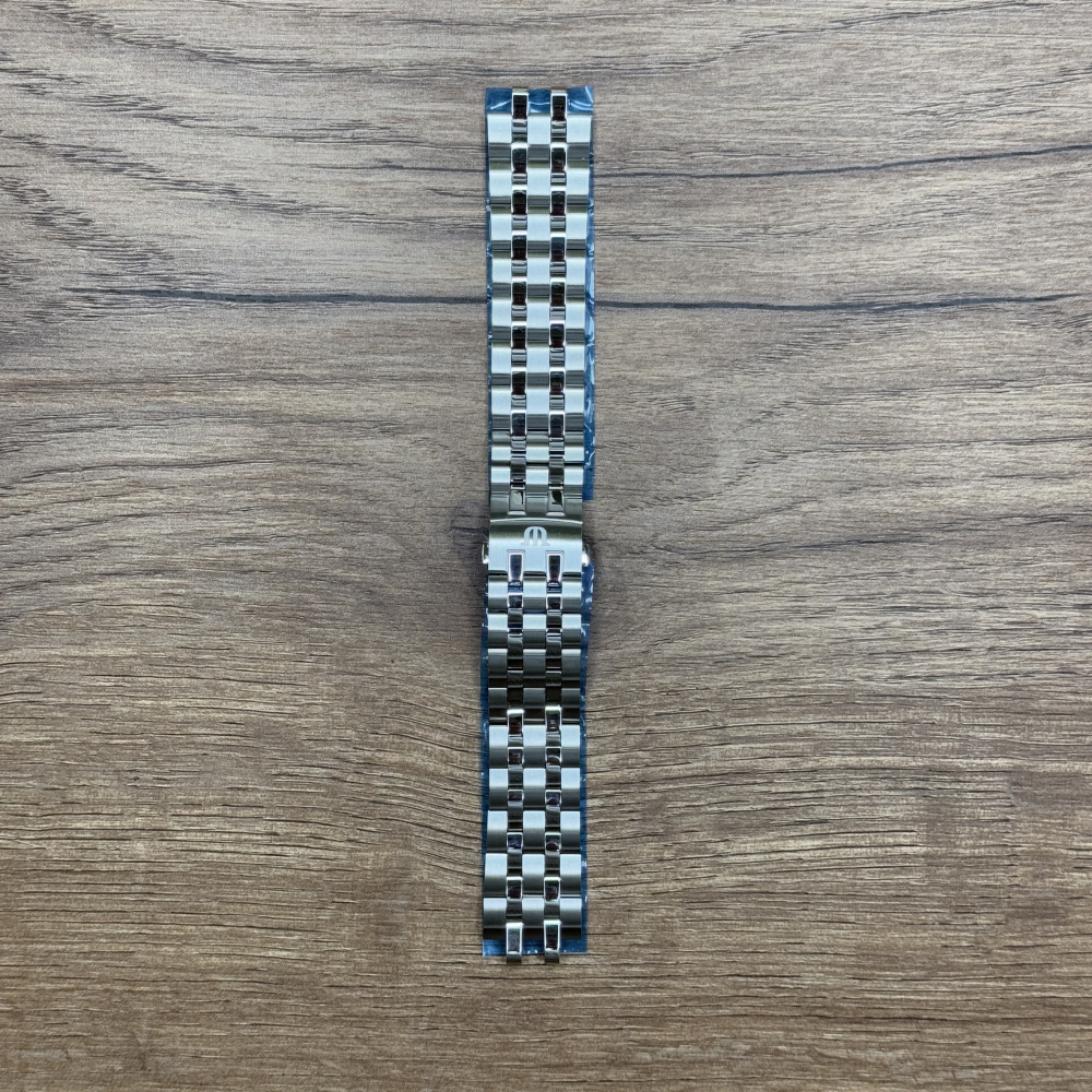 Браслет для часов Maurice Lacroix, нержавеющая сталь, 21/19 mm Подходит для часов: PT6188, PT6178, PT6288
Главное преимущество металлических браслетов – долговечность и практичность. Браслет всегда можно отдать на полировку и чистку, вернув ему первозданный вид. Также они всегда выглядят более эффектно, так как являются неким продолжением ваших часов. Нержавеющая сталь отличается высокой прочностью к царапинам и износостойкостью. У нас присутствуют только высококачественные материалы и оригинальный товар от производителя.
