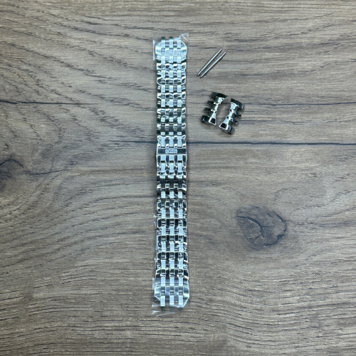 Браслет для часов Oris из нержавеющей стали с концевыми звеньями Главное преимущество металлических браслетов – долговечность и практичность. Браслет всегда можно отдать на полировку и чистку, вернув ему первозданный вид. Также они всегда выглядят более эффектно, так как являются неким продолжением ваших часов. Нержавеющая сталь отличается высокой прочностью к царапинам и износостойкостью. У нас присутствуют только высококачественные материалы и оригинальный товар от производителя. Для часов 7703, 7689, 7667,7702, 7670.