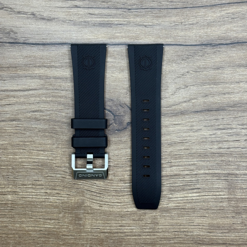 Ремешок для часов Candino из каучука, черный, для C4774, С4746 Каучуковые ремешки идеально подходят для активного образа жизни. Они легче и теплее металлических браслетов, а ощущаются на руке как вторая кожа. Большое преимущество каучука в том, что он не боится воды. У нас присутствуют только высококачественные материалы и оригинальный товар от производителя.