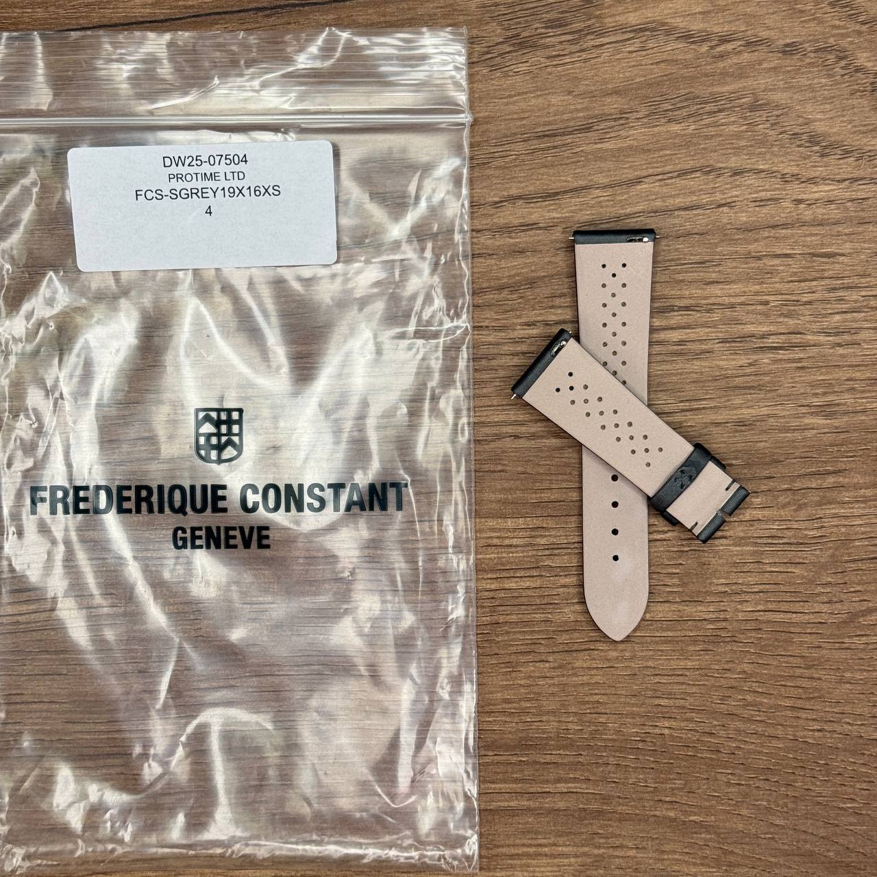 Ремешок для часов Frederique Constant из серого сатина, укороченный, 19Х16 Сатиновые ремешки для часов универсальны и подходят как для повседневной носки, так и для вечерних выходов. Сатин - материал деликатный и при правильном и аккуратном обращении будет долго вас радовать, а его блеск придавать часам изысканный вид. Ремешки из сатина мягкие и гипоаллергенные, они не вызывают раздражения и комфортны при длительном ношении. У нас присутствуют только высококачественные материалы и оригинальный товар от производителя.
