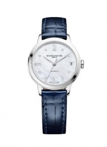 BAUME&MERCIER CLASSIMA LADY Швейцарские женские кварцевые часы с бриллиантами и перламутровым циферблатом, стальные, с сапфировым стеклом и водозащитой 50 м, синий кожаный ремень - идеальны в качестве подарка и аксессуара на каждый день.