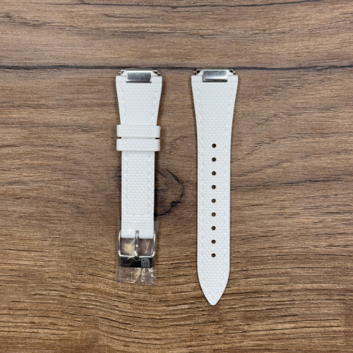 Ремешок для часов Frederique Constant, каучук, белый 19,5 мм Каучуковые ремешки идеально подходят для активного образа жизни. Они легче и теплее металлических браслетов, а ощущаются на руке как вторая кожа. Большое преимущество каучука в том, что он не боится воды. У нас присутствуют только высококачественные материалы и оригинальный товар от производителя