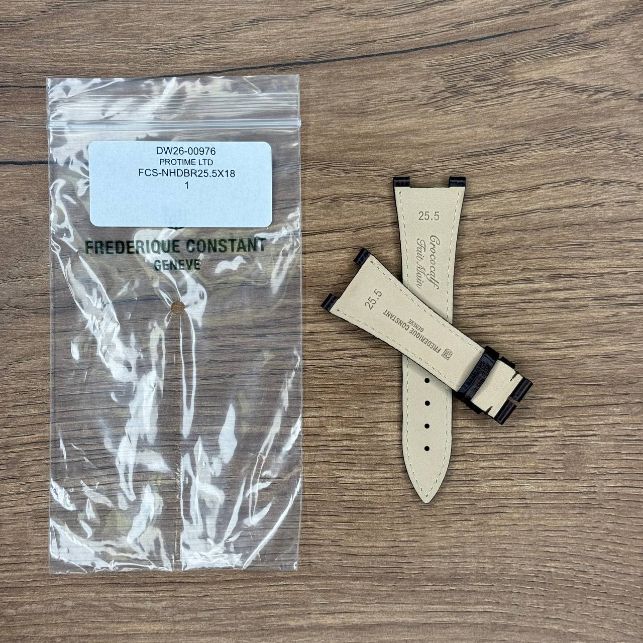 Ремешок для часов Frederique Constant из кожи теленка, коричневый, 25.5X18 Кожаные ремешки - стильные, надёжные и долговечные, способные составить достойную пару часам со стальным корпусом или часам из титана. Аксессуары из кожи не рекомендуется использовать в воде. У нас присутствуют только высококачественные материалы и оригинальный товар от производителя.