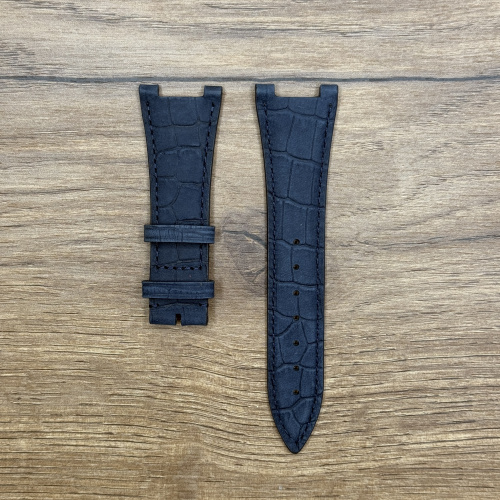 Ремешок для часов Frederique Constant, нубук Кожаные ремешки - стильные, надёжные и долговечные, способные составить достойную пару часам со стальным корпусом или часам из титана. Аксессуары из кожи не рекомендуется использовать в воде. У нас присутствуют только высококачественные материалы и оригинальный товар от производителя.
