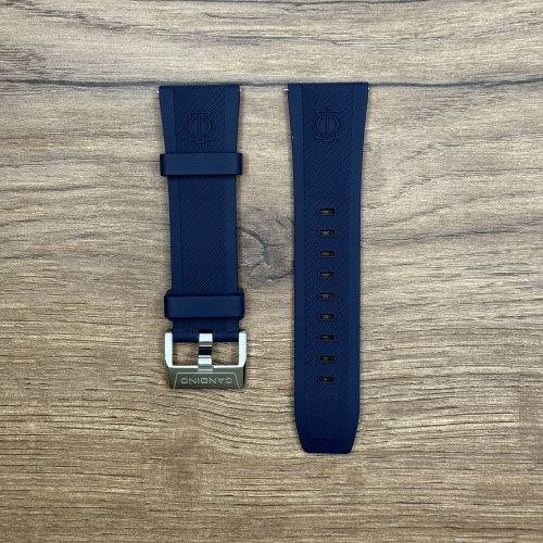 Ремешок для часов Candino из каучука, синий, для C4774, С4746 26мм Каучуковые ремешки идеально подходят для активного образа жизни. Они легче и теплее металлических браслетов, а ощущаются на руке как вторая кожа. Большое преимущество каучука в том, что он не боится воды. У нас присутствуют только высококачественные материалы и оригинальный товар от производителя.