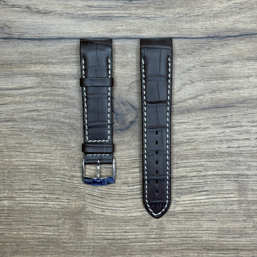 Ремешок для часов Jaguar из натуральной кожи, коричневый, для J628/1 Кожаные ремешки - стильные, надёжные и долговечные, способные составить достойную пару часам со стальным корпусом или часам из титана. Аксессуары из кожи не рекомендуется использовать в воде. У нас присутствуют только высококачественные материалы и оригинальный товар от производителя