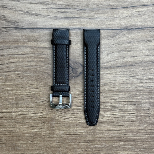 Ремешок для часов Jaguar из кожи теленка, черный, для J689/1 Кожаные ремешки - стильные, надёжные и долговечные, способные составить достойную пару часам со стальным корпусом или часам из титана. Аксессуары из кожи не рекомендуется использовать в воде. У нас присутствуют только высококачественные материалы и оригинальный товар от производителя.