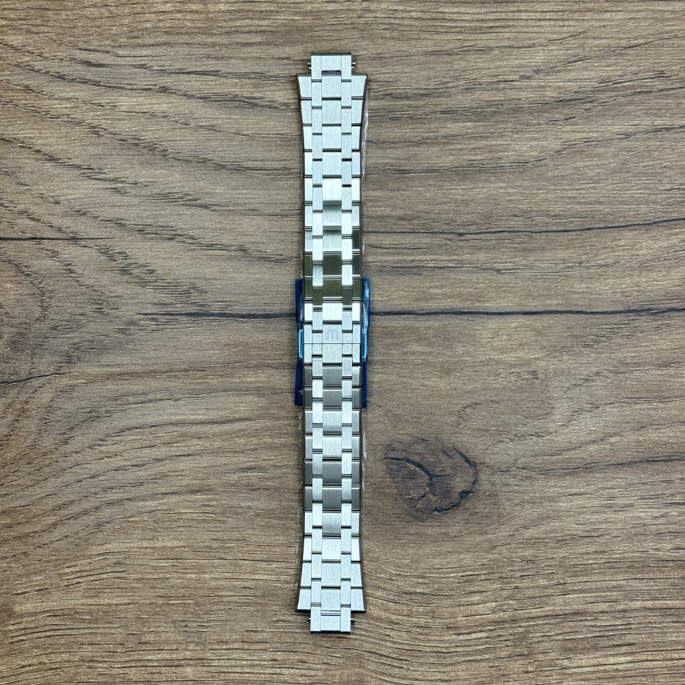 Браслет для часов Maurice Lacroix из нержавеющей стали, 23Х19, для AI6057,AI6007 ML450-005025 Главное преимущество металлических браслетов – долговечность и практичность. Браслет всегда можно отдать на полировку и чистку, вернув ему первозданный вид. Также они всегда выглядят более эффектно, так как являются неким продолжением ваших часов. Нержавеющая сталь отличается высокой прочностью к царапинам и износостойкостью. У нас присутствуют только высококачественные материалы и оригинальный товар от производителя.