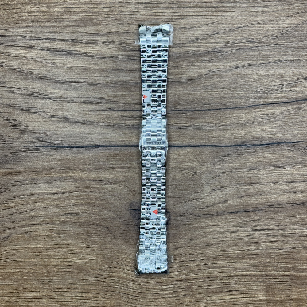 Браслет для часов Frederique Constant, нержавеющая сталь FCB-P4HG Главное преимущество металлических браслетов – долговечность и практичность. Браслет всегда можно отдать на полировку и чистку, вернув ему первозданный вид. Также они всегда выглядят более эффектно, так как являются неким продолжением ваших часов. Нержавеющая сталь отличается высокой прочностью к царапинам и износостойкостью. У нас присутствуют только высококачественные материалы и оригинальный товар от производителя.