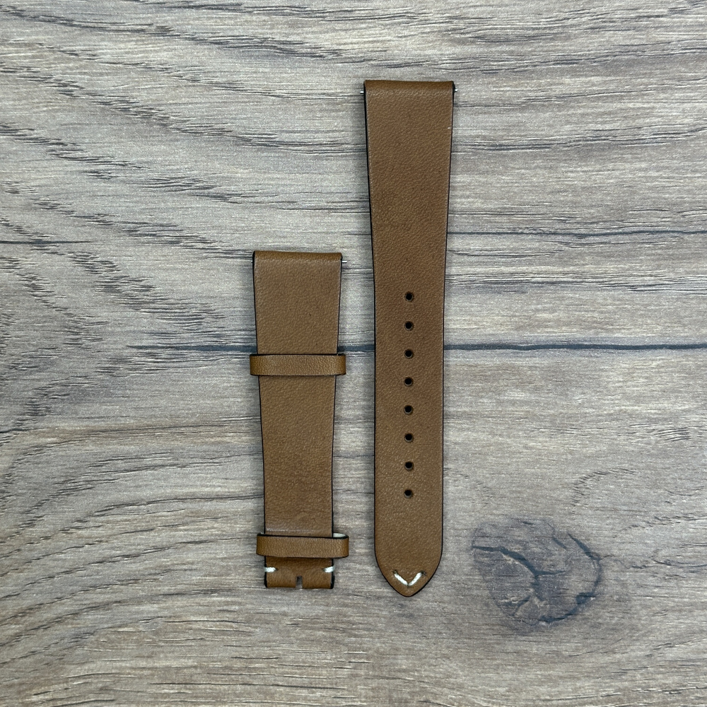 Ремешок для часов Oris из кожи теленка, коричневый  07 5 20 58NB Кожаные ремешки - стильные, надёжные и долговечные, способные составить достойную пару часам со стальным корпусом или часам из титана. Аксессуары из кожи не рекомендуется использовать в воде. У нас присутствуют только высококачественные материалы и оригинальный товар от производителя.