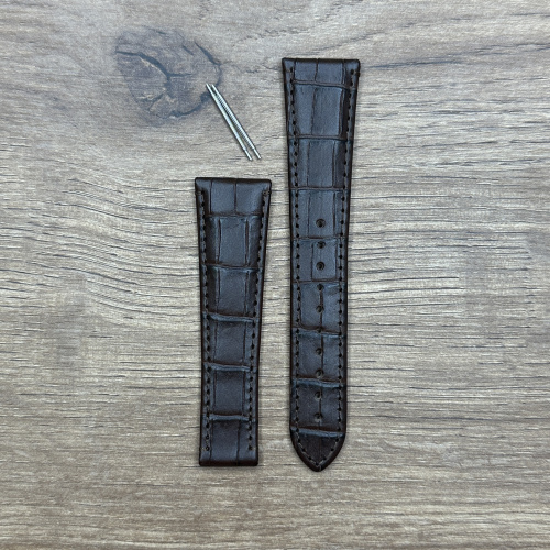 Ремешок для часов Oris из кожи теленка, темно-коричневый Кожаные ремешки - стильные, надёжные и долговечные, способные составить достойную пару часам со стальным корпусом или часам из титана. Аксессуары из кожи не рекомендуется использовать в воде. У нас присутствуют только высококачественные материалы и оригинальный товар от производителя.