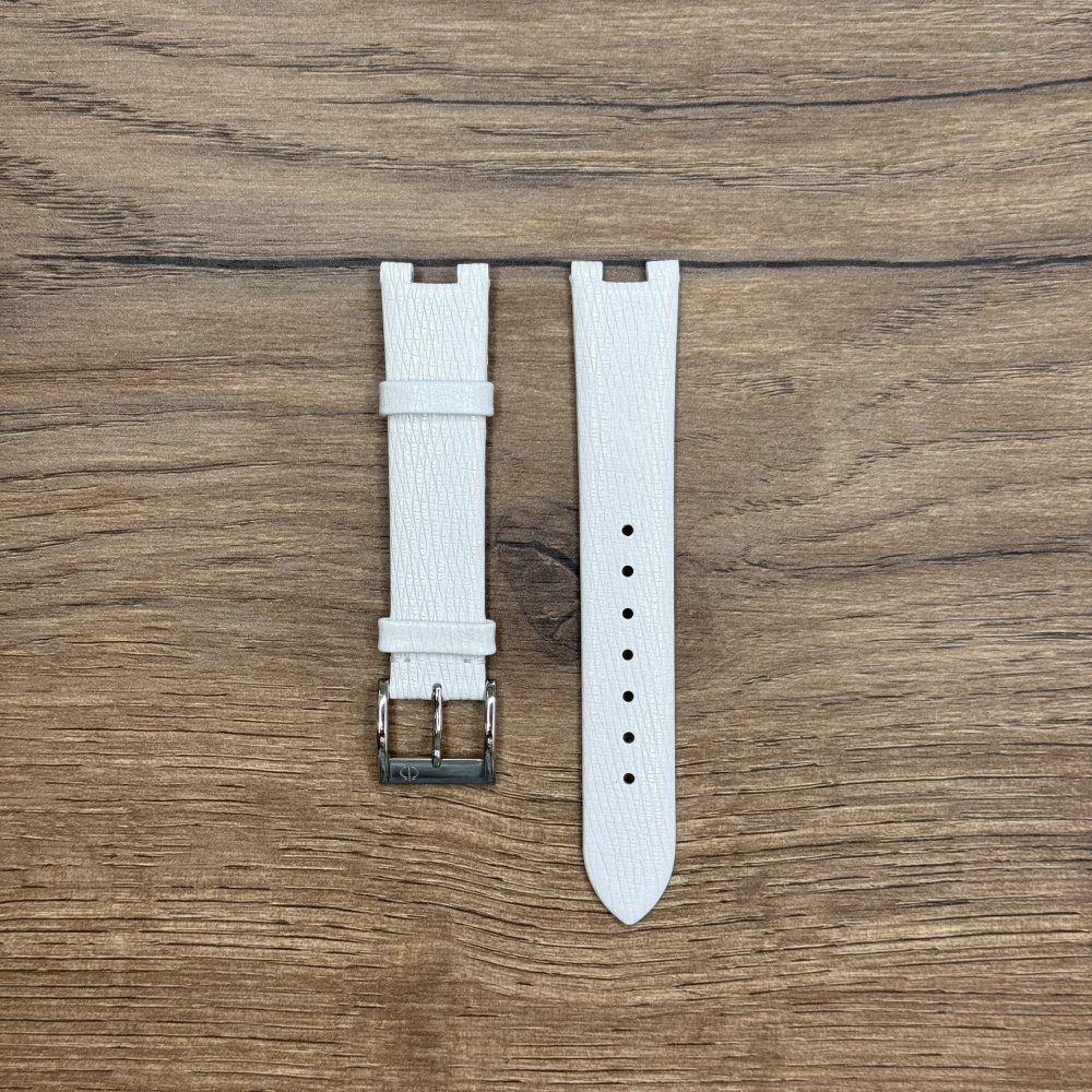 Ремешок для часов Candino из натуральной кожи, белый C4532/1 STRAP Кожаные ремешки - стильные, надёжные и долговечные, способные составить достойную пару часам со стальным корпусом или часам из титана. Аксессуары из кожи не рекомендуется использовать в воде. У нас присутствуют только высококачественные материалы и оригинальный товар от производителя.