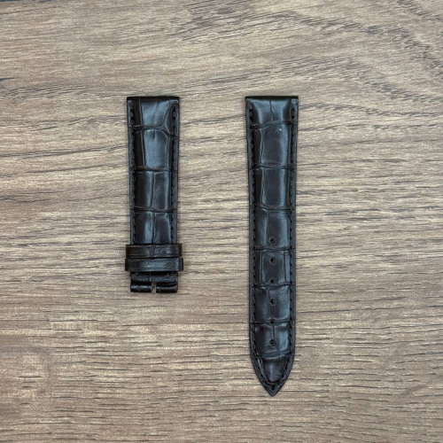 Ремешок для часов Frederique Constant из кожи аллигатора, 20Х18 Кожаные ремешки - стильные, надёжные и долговечные, способные составить достойную пару часам со стальным корпусом или часам из титана. 
Аксессуары из кожи не рекомендуется использовать в воде.
Ремешки из кожи крокодила или аллигатора ещё более живучие в носке и подчеркивают статус владельца.
У нас присутствуют только высококачественные материалы и оригинальный товар от производителя. 