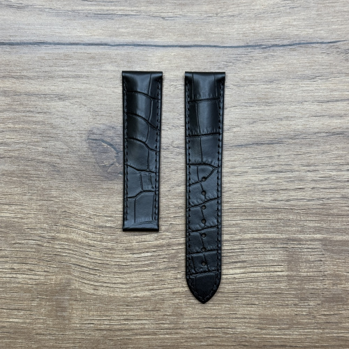 Ремешок для часов Maurice Lacroix из кожи теленка, черный, 20/18 подходит для часов MP7018 и других... Кожаные ремешки - стильные, надёжные и долговечные, способные составить достойную пару часам со стальным корпусом или часам из титана. Аксессуары из кожи не рекомендуется использовать в воде. У нас присутствуют только высококачественные материалы и оригинальный товар от производителя.
