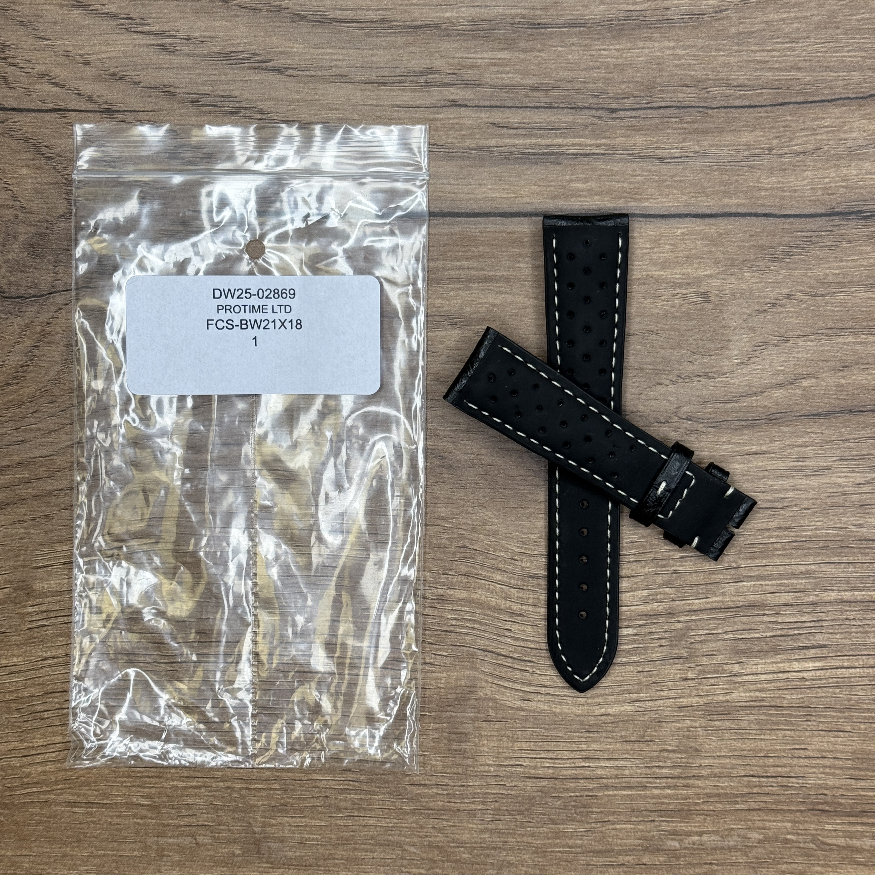 Ремешок для часов Frederique Constant из кожи теленка с перфорацией, синий, 21X18, для FC-282 Кожаные ремешки - стильные, надёжные и долговечные, способные составить достойную пару часам со стальным корпусом или часам из титана. Аксессуары из кожи не рекомендуется использовать в воде. У нас присутствуют только высококачественные материалы и оригинальный товар от производителя.