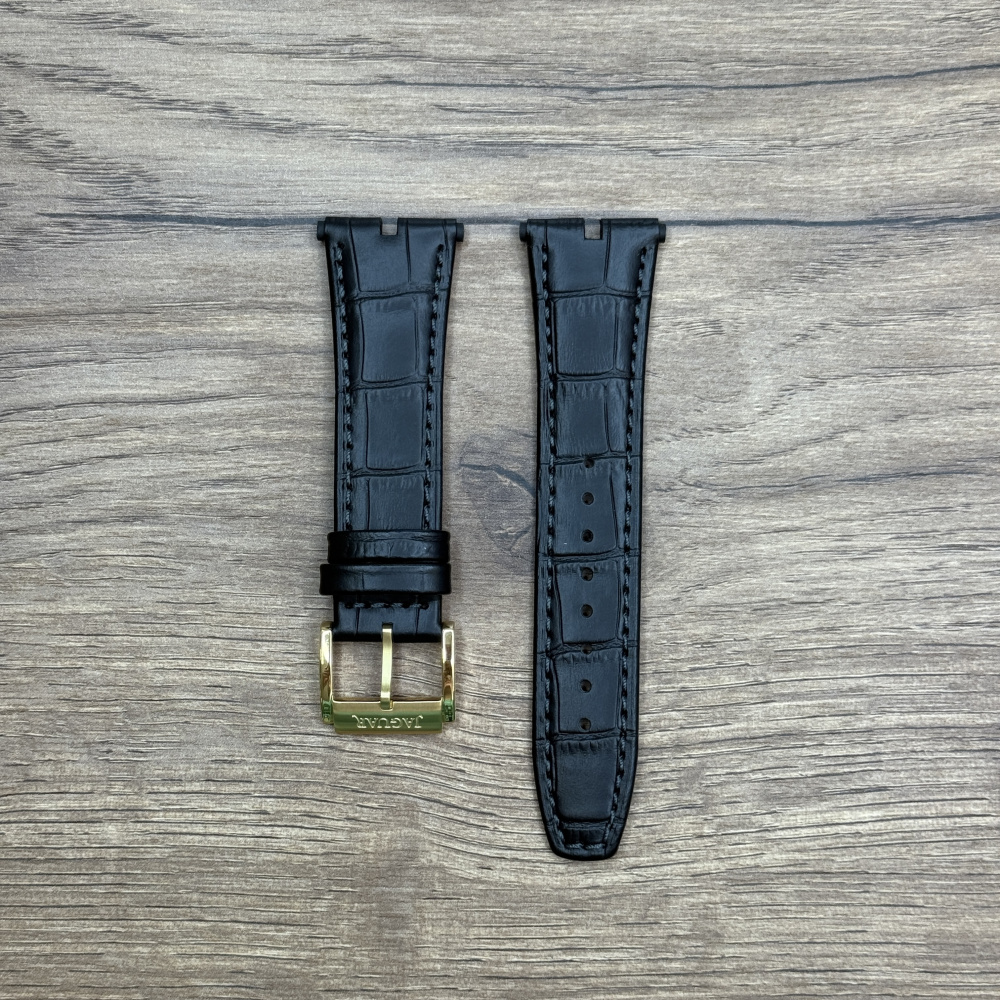 Ремешок для часов Jaguar из кожи теленка, черный, для J858/855 BC10066 Кожаные ремешки - стильные, надёжные и долговечные, способные составить достойную пару часам со стальным корпусом или часам из титана. Аксессуары из кожи не рекомендуется использовать в воде. У нас присутствуют только высококачественные материалы и оригинальный товар от производителя.