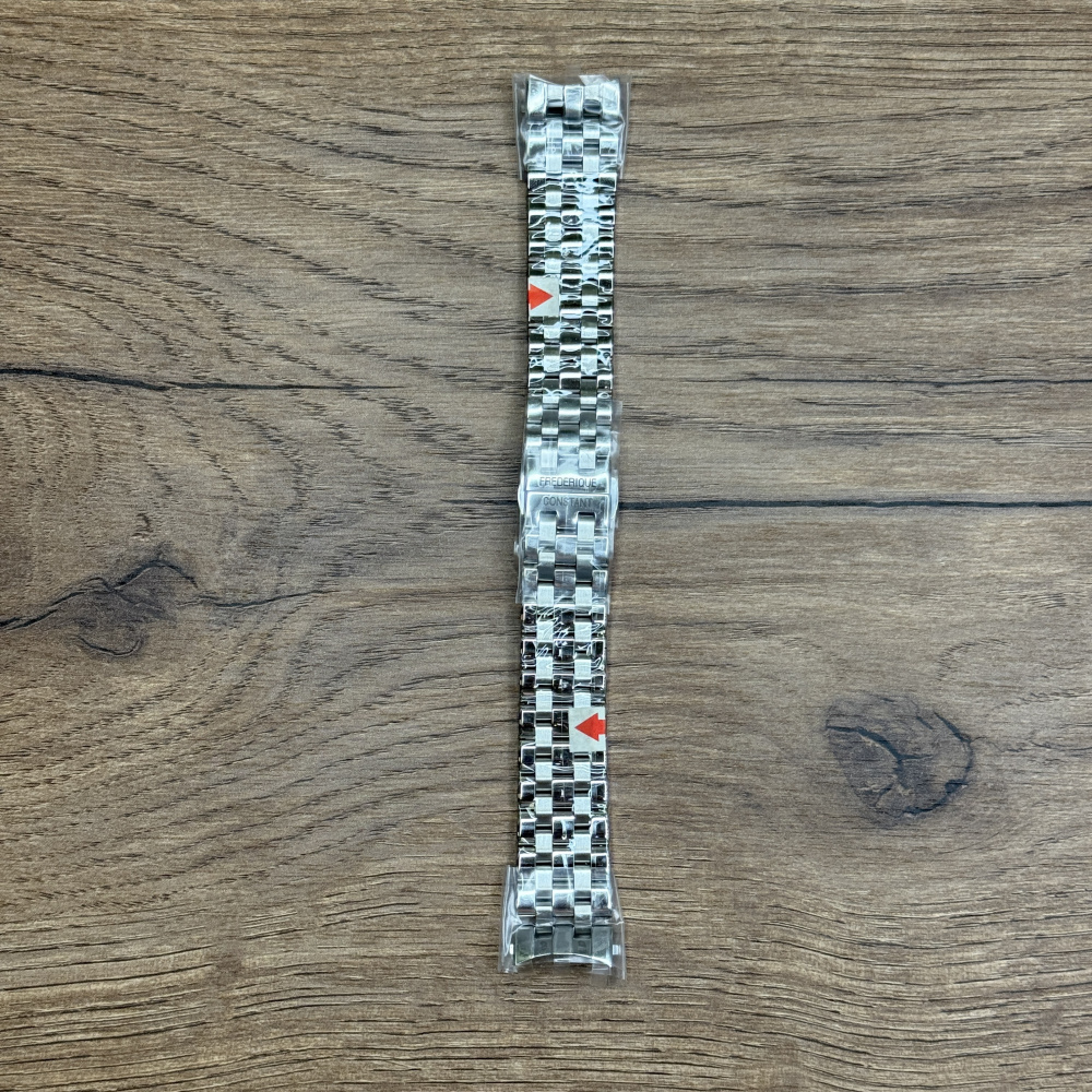 Браслет для часов Frederique Constant из нержавеющей стали FCB-296-5B Главное преимущество металлических браслетов – долговечность и практичность. Браслет всегда можно отдать на полировку и чистку, вернув ему первозданный вид. Также они всегда выглядят более эффектно, так как являются неким продолжением ваших часов. Нержавеющая сталь отличается высокой прочностью к царапинам и износостойкостью. У нас присутствуют только высококачественные материалы и оригинальный товар от производителя.
