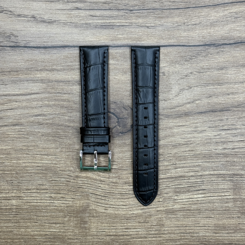 Ремешок для часов Jaguar из кожи теленка, черный, J884 21мм BC10841 Кожаные ремешки - стильные, надёжные и долговечные, способные составить достойную пару часам со стальным корпусом или часам из титана. Аксессуары из кожи не рекомендуется использовать в воде. У нас присутствуют только высококачественные материалы и оригинальный товар от производителя.