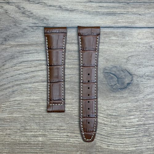 Ремешок для часов Frederique Constant из кожи теленка, коричневый со светлой строчкой, 23Х18 Кожаные ремешки - стильные, надёжные и долговечные, способные составить достойную пару часам со стальным корпусом или часам из титана. Аксессуары из кожи не рекомендуется использовать в воде. У нас присутствуют только высококачественные материалы и оригинальный товар от производителя.