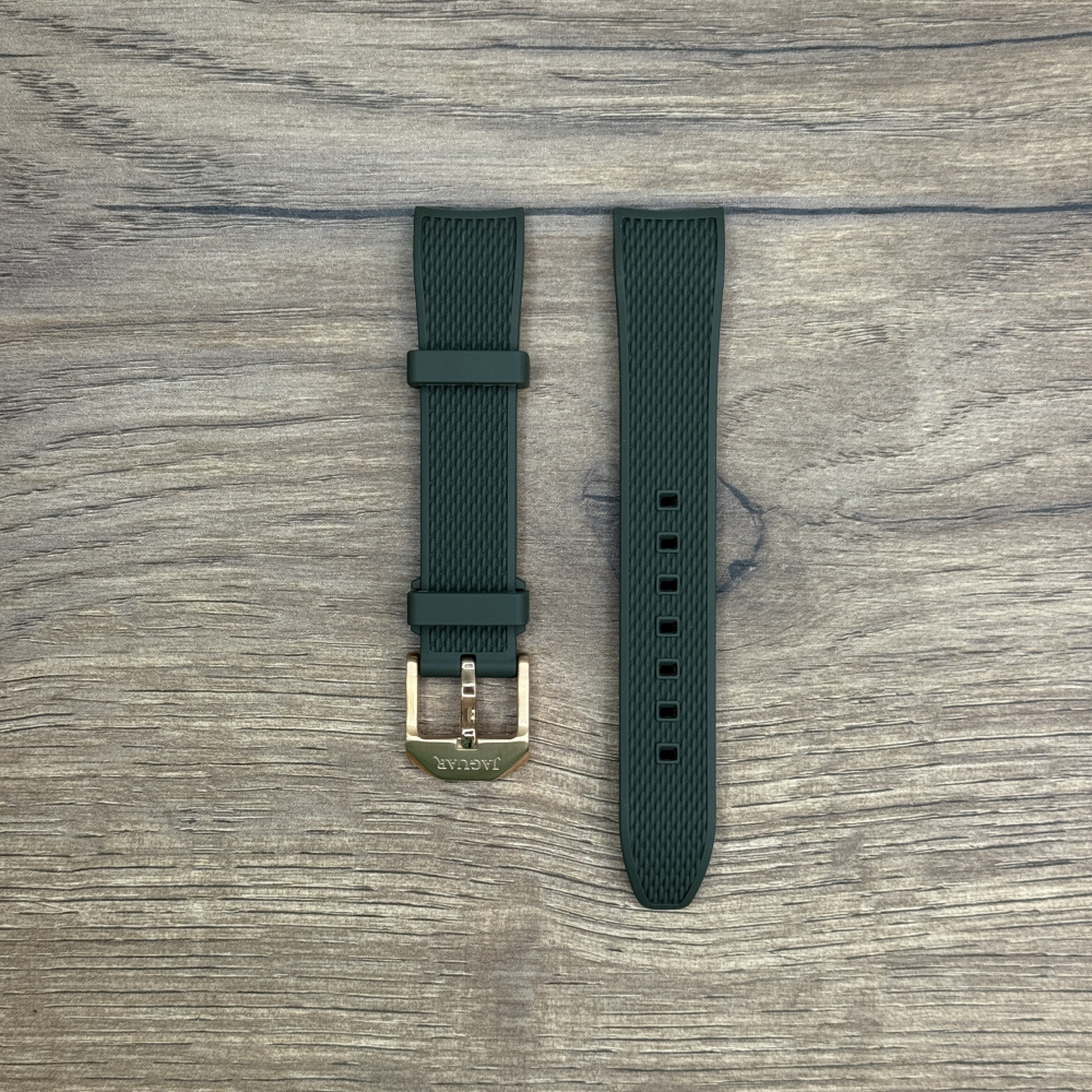 Ремешок для часов Jaguar из каучука, зеленый, для J890 BC10990 Каучуковые ремешки идеально подходят для активного образа жизни. Они легче и теплее металлических браслетов, а ощущаются на руке как вторая кожа. Большое преимущество каучука в том, что он не боится воды. У нас присутствуют только высококачественные материалы и оригинальный товар от производителя.