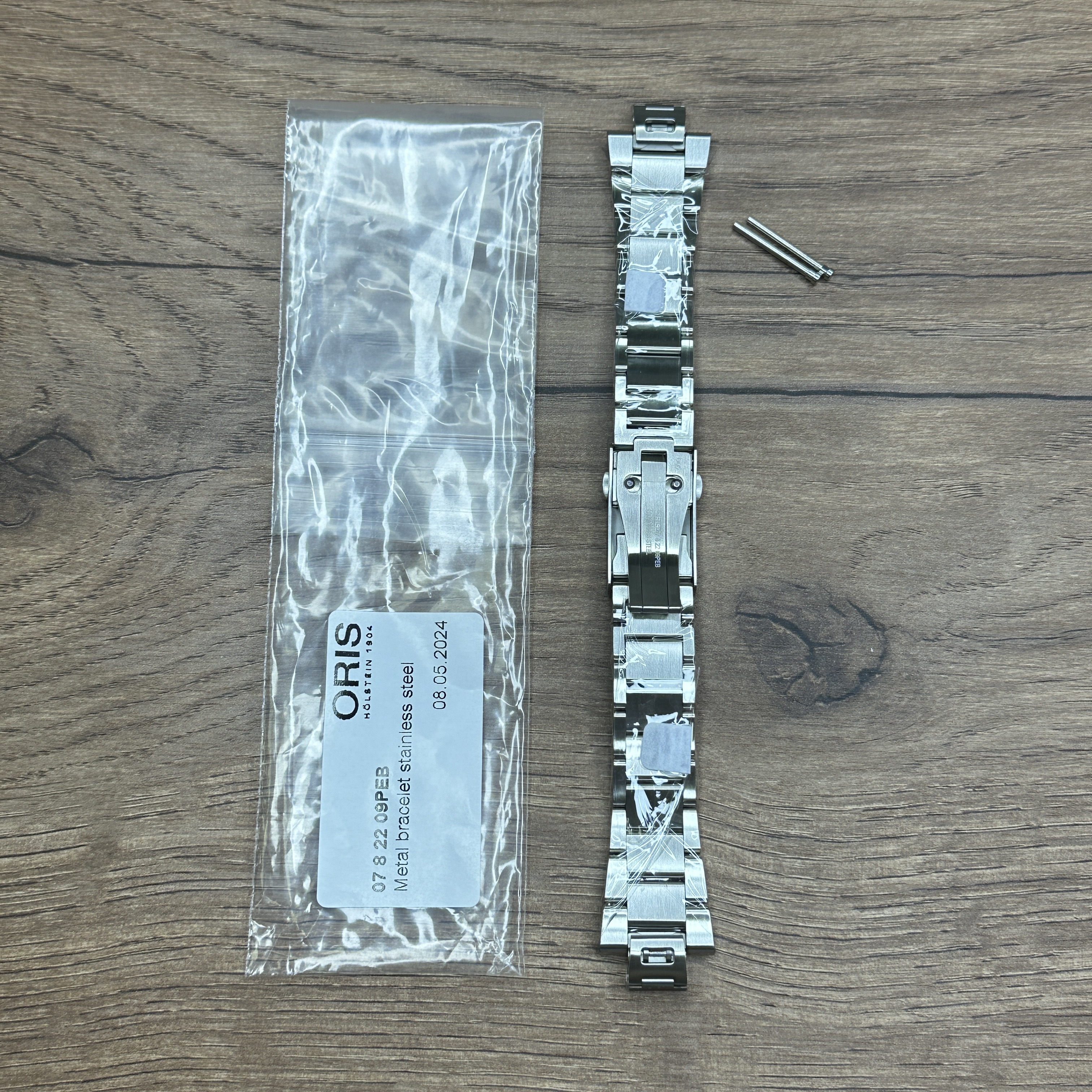 Браслет  ОРИС (ORIS), нержавеющая сталь. Оригинал. Подходит для часов ОРИС 7769 Oris Aquis Date Cal. 400 
   Главное преимущество металлических браслетов – долговечность и практичность. Браслет всегда можно отдать на полировку и чистку, вернув ему первозданный вид. Также они всегда выглядят более эффектно, так как являются неким продолжением ваших часов. Нержавеющая сталь отличается высокой прочностью к царапинам и износостойкостью. У нас присутствуют только высококачественные материалы и оригинальный товар от производителя. Подходит для часов ОРИС 7769 Oris Aquis Date Cal. 400