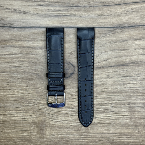 Ремешок для часов Jaguar из натуральной кожи, синий, для J628/C Кожаные ремешки - стильные, надёжные и долговечные, способные составить достойную пару часам со стальным корпусом или часам из титана. Аксессуары из кожи не рекомендуется использовать в воде. У нас присутствуют только высококачественные материалы и оригинальный товар от производителя